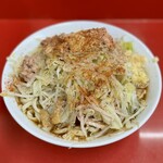 ラーメン二郎 - 小ラーメン 豚2枚・ニンニク・ヤサイ・アブラ・一味唐辛子