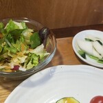 キッチン ブルー グローブ - サラダ、お新香のアップ