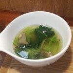 キッチン ブルー グローブ - 最後のスープ、具材は残しておきました