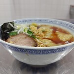 三陽楼 - 生姜香る粗挽肉の雲呑麺