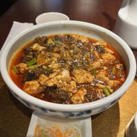 月居 赤坂 - 牛バラ牛すじ麻婆豆腐