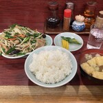 園春 - 肉ニラ炒め定食¥1020
