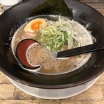 岡本商店 - 鶏煮込ラーメン