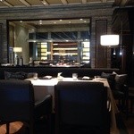 ラ・ロカンダ - テーブルの奥には、ピエール・エルメのレストラン内ブース♪こちらのデザートは、ピエール・エルメが出て来ます！