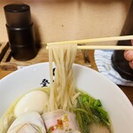 らぁめん登里勝 - もち小麦麺に変更　150円