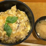 北國堂 - あぶり親子丼　880円