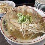 らーめん 香龍 - チャーシュー白香龍ラーメン、もやしトッピング