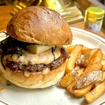 HYOE'S BURGERS + FRIES - 山椒バター磯辺バーガー（¥1,500）