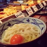 丸亀製麺 - 【釜玉うどん (並) 330円】