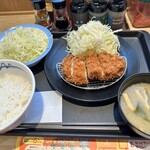 松屋 - チキンカツ定食、千切りキャベツ