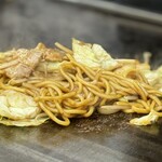 お好み焼き ふじや - やばーーーーーーーい！(※ 他の方が頼んだ焼きそばやけど)