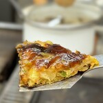 お好み焼き ふじや - 本日さいごの一口
      
      その奥に心をつかんで離さない『すじ肉』を煮込んだ鍋が
      