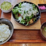 レストラン　フライパン - 鉄板ソースチキンカツ(1000円)＋野菜全部のせ、粒マスタード