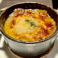 洋食 つばき - オニオングラタンスープ（¥3,000）