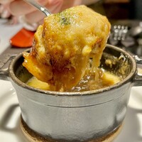 洋食 つばき - オニオングラタンスープ（¥3,000）