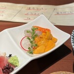 酒肴場 屯 - 生うに、境港サーモン、ヒラスズキ
