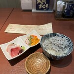 酒肴場 屯 - 本日の海鮮丼には生うに入り❗️でもお値段変わらず¥500