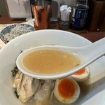 酒肴場 屯 - 深い牡蠣の旨みとほんのり山椒の効いた塩スープ
