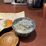 酒肴場 屯 - 釜揚げしらすたっぷり