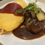 洋食屋 ぷてぃ あう゛ぃにょん - 料理写真:煮込みハンバーグとオムライス