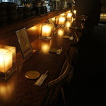 Tabenomihoudai Izakaya Takatsuki Chabuchabu - カウンター席も照明が雰囲気をよくしてます！