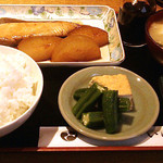 天ぷら割烹 いけだ - 煮魚定食900円。