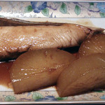 天ぷら割烹 いけだ - 煮魚は鰤大根。