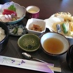 海花 - ある日の海花定食。ごはんはおかわり自由です♪