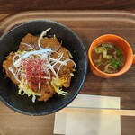 Taiga Kare - ジンギスカン丼(1000円)です。