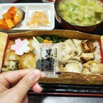 淡路屋 - 原了郭の黒七味をかけて頂きます