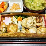 淡路屋 - きつねの鶏ごはん(春)　菜の花や姫たけ入り