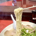 揚子江ラーメン 名門 - 細麺、そのシンプルさ！