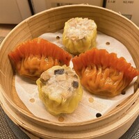 スチーム Dim sum&Wine - 羊とトマト・パクチーの餃子、広東焼売