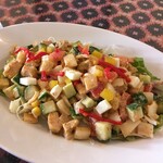 インド料理 パリワル - チキンやチーズが入った美味しいスペシャルサラダ