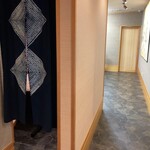 うなぎ亭 友栄 - 入口から左に進んだ先にも客室があります