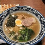 Santen Chuuka - 原価を切り詰めたラーメンと言う感じだが、本来ラーメンはそんな立ち位置だったような気もしてる。近年の「尖らなければ生き残れない」風潮はこう言ったラーメンを淘汰しているかもね。