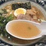 三点中華 - よく知る味のスープ。