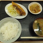 Jeiaru Shinkansen Shokudou - ごはん、味噌汁、大皿、小皿で440円(2024.3.29)