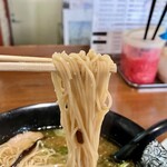 横綱ラーメン - 麺リフトアップ