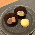 レストラン ルパン - 小菓子3種。キウイゼリー、生チョコ、確かレモンクッキー