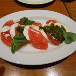 ラパウザ - フレッシュトマトのカプレーゼ(420円)