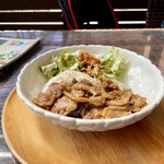 CAFE ALOHA GARDEN - コチラは娘。豚肉と茄子のソテー。とても和風な懐かしい味わい。こりゃハワイアンでは無いですね！