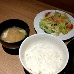 鉄板焼 九九 - ご飯、味噌汁、サラダ付き