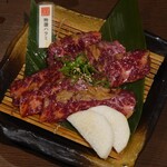 炭火焼肉 BuZZ - 