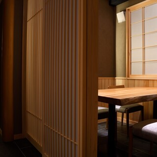 4名様用のテーブル完全個室