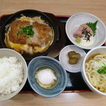 魚人 - ランチメニューより…カツ煮定食（ミニ麺付き）