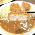 とんかつ檍のカレー屋 いっぺこっぺ - ロースカツ断面