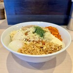 ラーメン 鷹の目 - ミラノ風まぜそば 1300円 ＋フライドオニオン 50円 ＋粉チーズ 50円