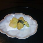 日本料理 吉祥 - 筍の天ぷら間に海老天真薯　そら豆の天ぷらはホクホクでした