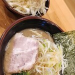 Yokohama Ramen Kitamuraya - ラーメン　午後サービスネギ　ネギ丼